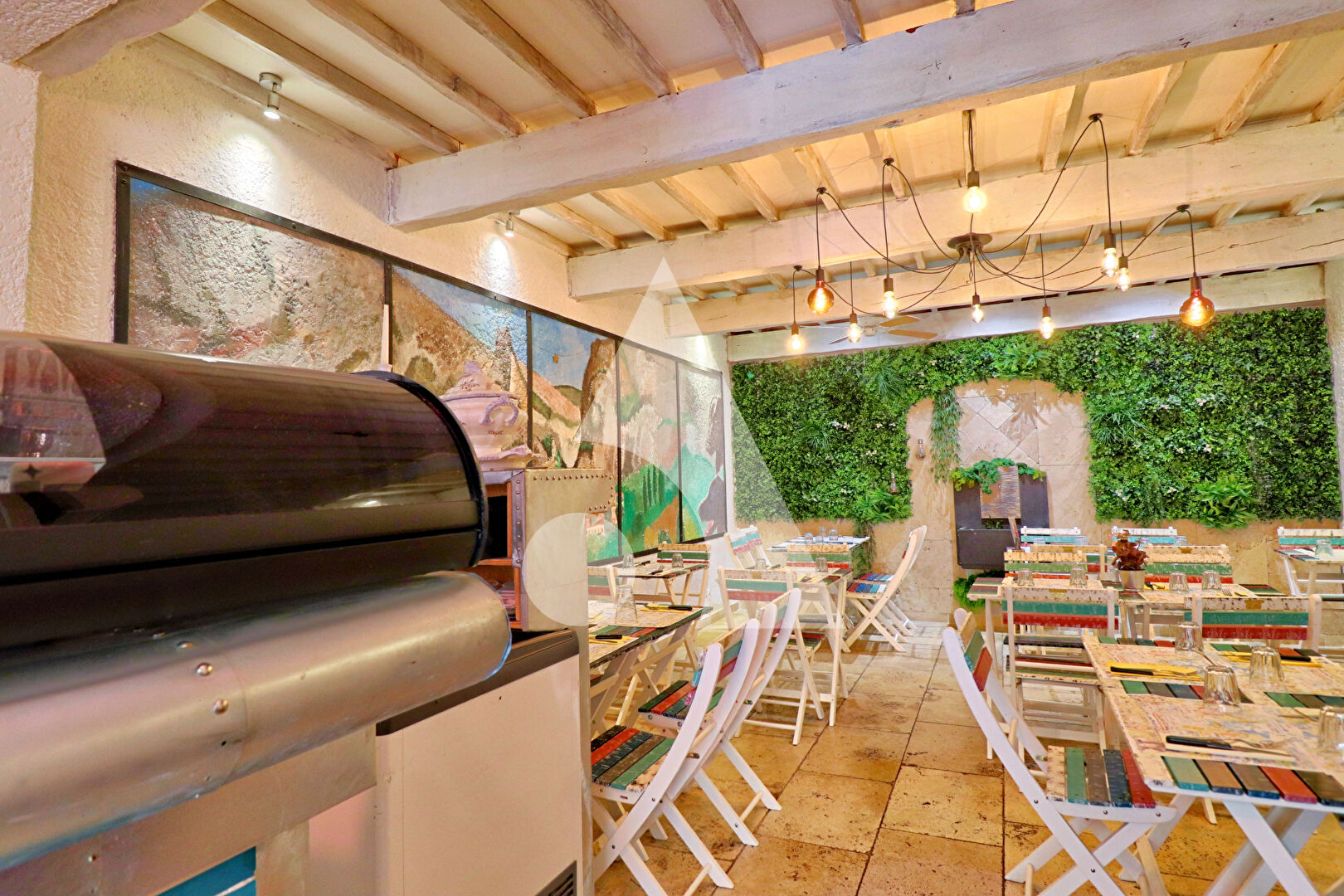 Photo FONDS DE COMMERCE RESTAURANT DE 75M2 A MOUSTIERS SAINTE MARIE image 2/4