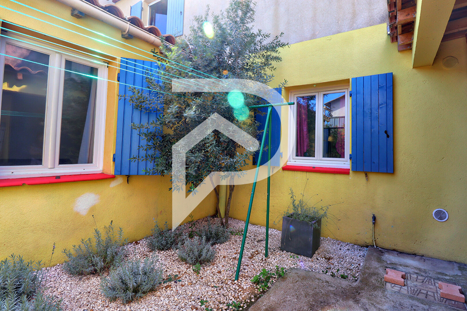 APPARTEMENT T4 AVEC EXTERIEURS ET PARKING PROCHE COMMODITES