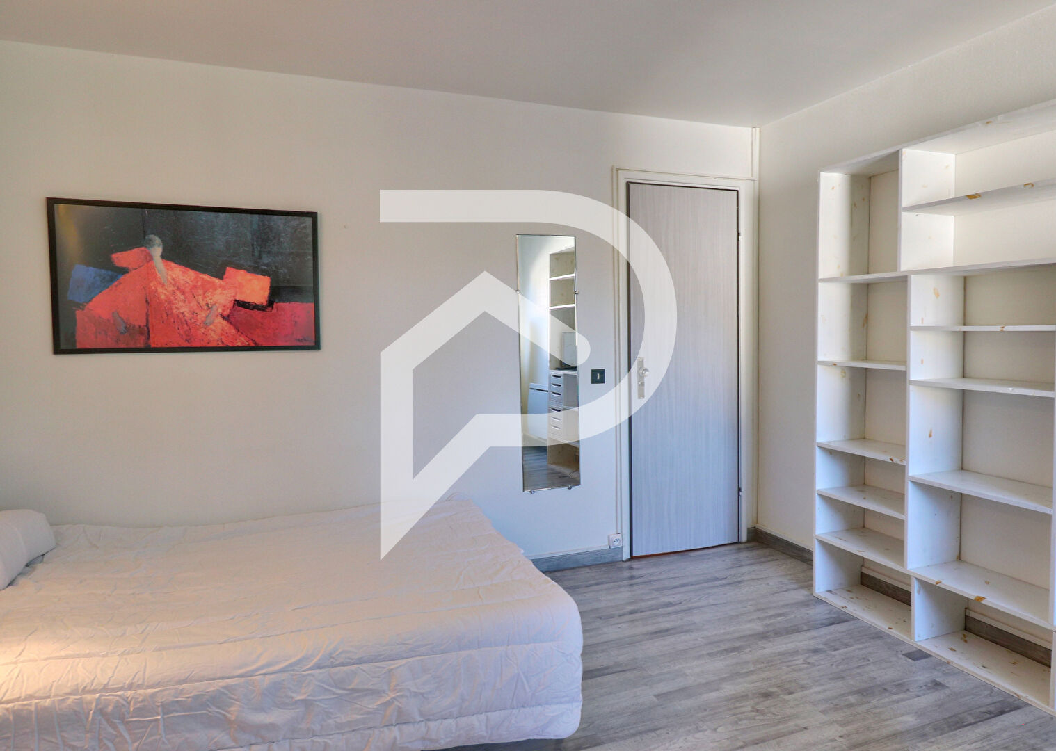 APPARTEMENT MEUBLE AU COEUR DE GREOUX LES BAINS AVEC ASCENSEUR ET PARKING