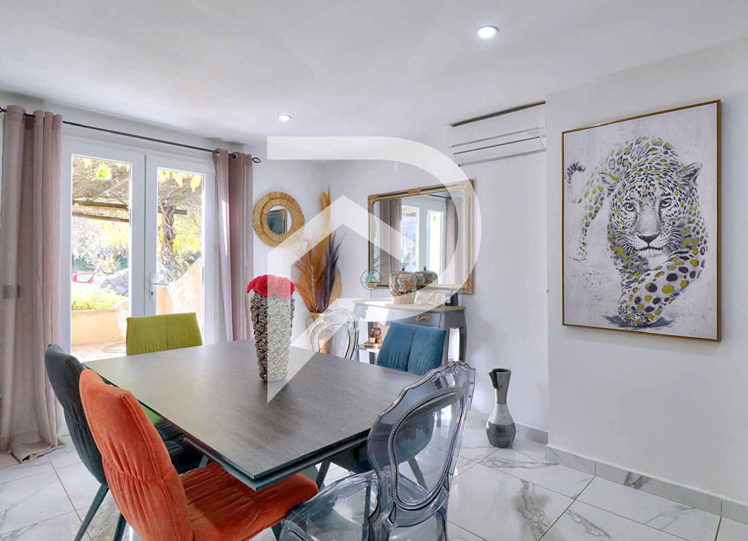 Photo VILLA SAINT JULIEN SUR 1542M2 DE TERRAIN AVEC PISCINE CHAUFFÉE, APPARTEMENT GARAGE ET DÉPENDANCE image 2/6