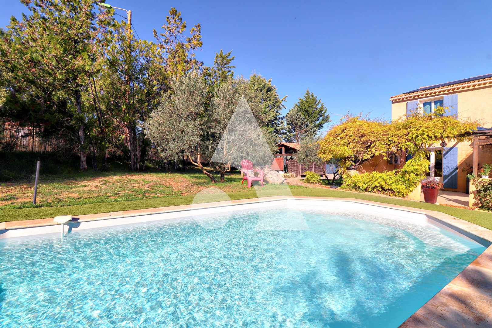 Photo VILLA SAINT JULIEN SUR 1542M2 DE TERRAIN AVEC PISCINE CHAUFFÉE, APPARTEMENT GARAGE ET DÉPENDANCE image 2/6