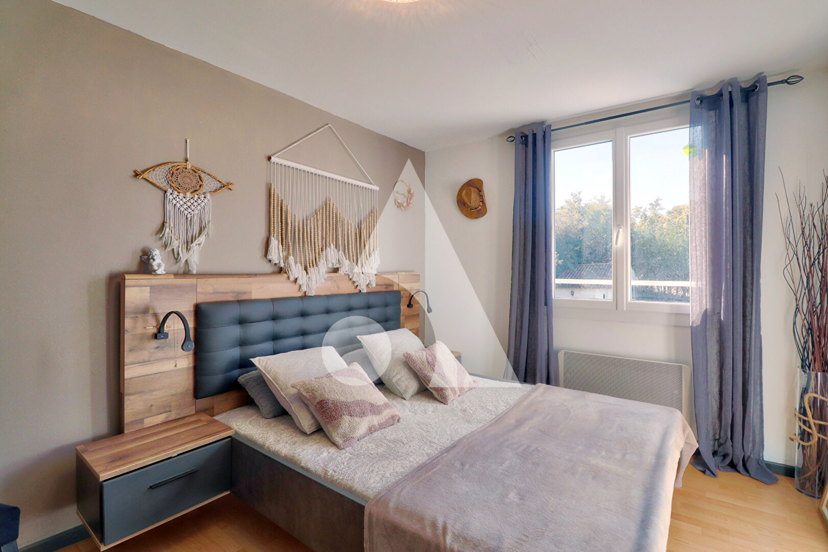 Photo VILLA SAINT JULIEN SUR 1542M2 DE TERRAIN AVEC PISCINE CHAUFFÉE, APPARTEMENT GARAGE ET DÉPENDANCE image 5/6