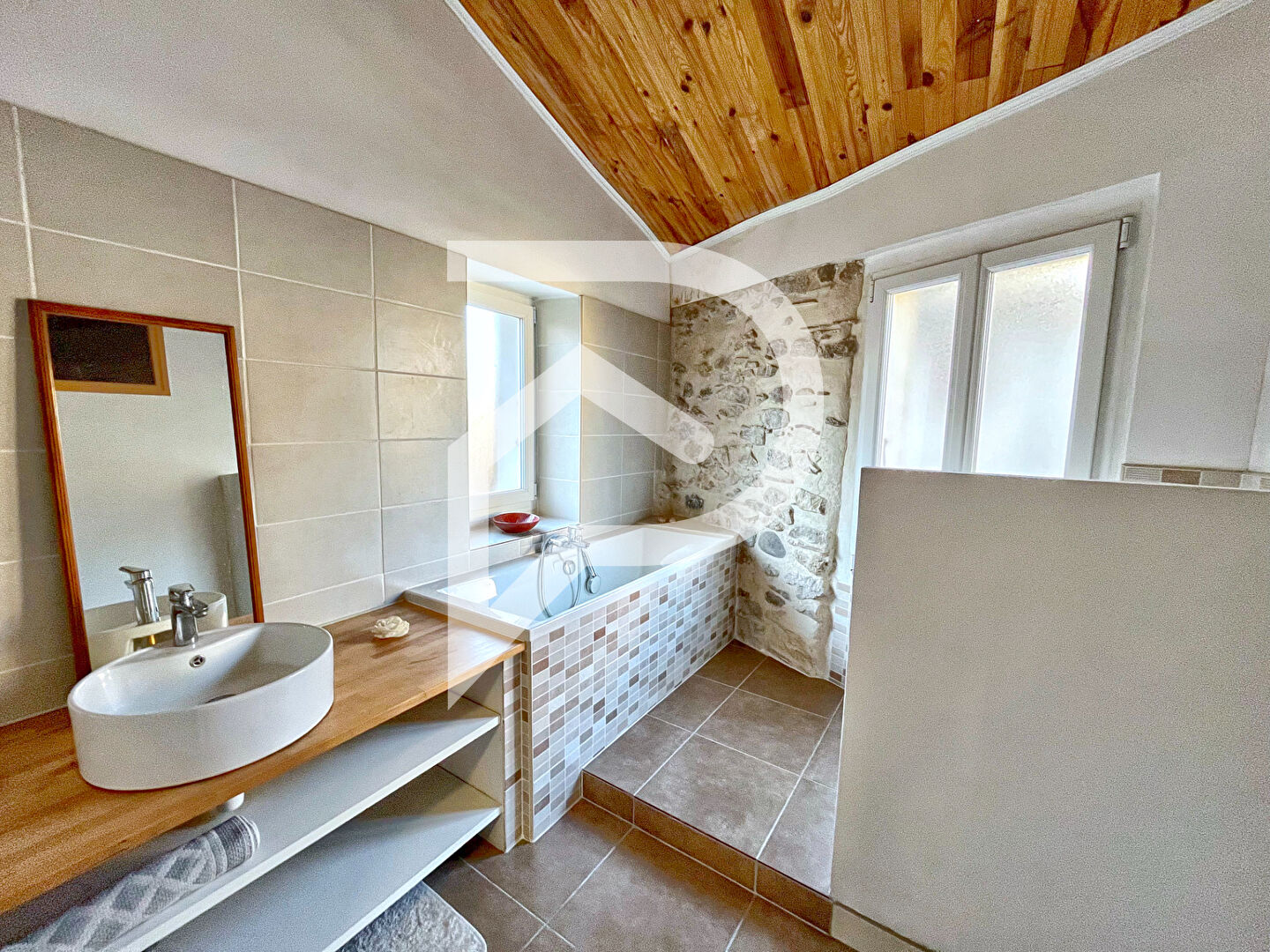 Photo MAISON  DE VILLAGE TYPE 4 AVEC CAVE AU COEUR DU VILLAGE DE VINON SUR VERDON image 3/6