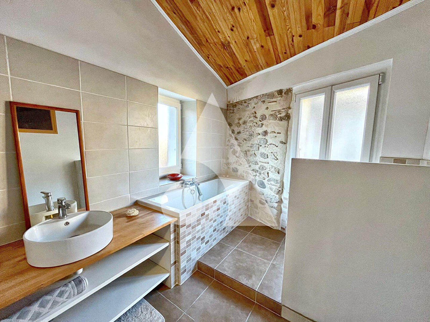 Photo MAISON  DE VILLAGE TYPE 4 AVEC CAVE AU COEUR DU VILLAGE DE VINON SUR VERDON image 2/6
