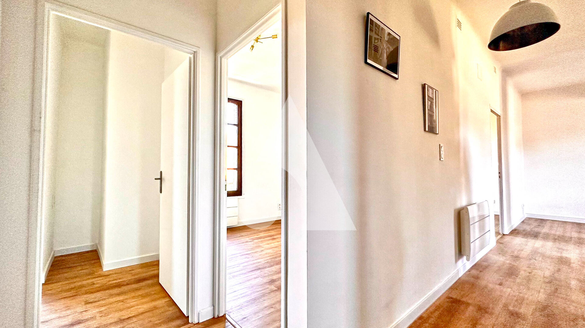 Photo APPARTEMENT TYPE 4 RENOVE VUE MONT D'OR  AU CENTRE VILLE AVEC CAVE image 5/6