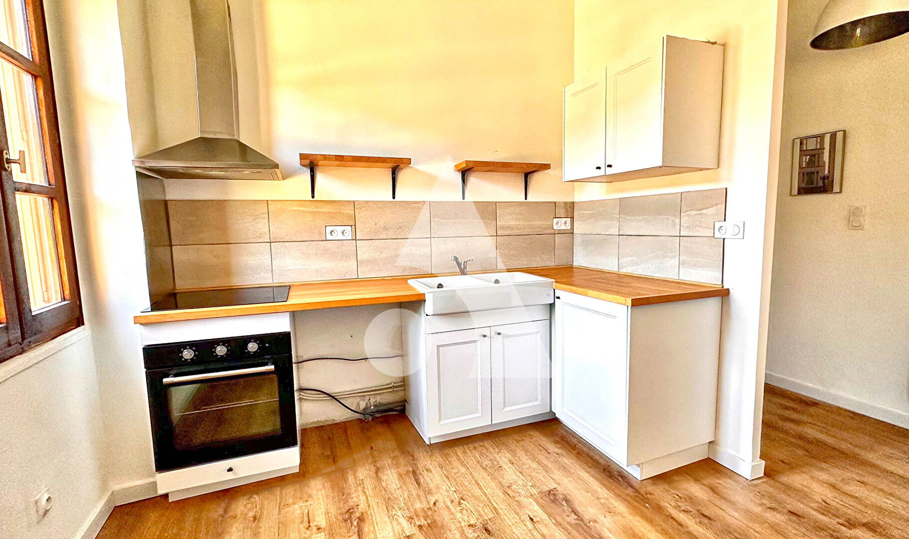 Photo APPARTEMENT TYPE 4 RENOVE VUE MONT D'OR  AU CENTRE VILLE AVEC CAVE image 6/6