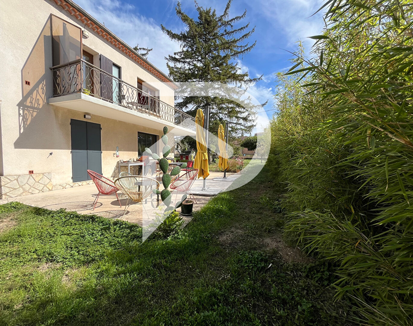 VILLA FAMILIALE DE 243M2 AVEC JARDIN PUIT ATELIER