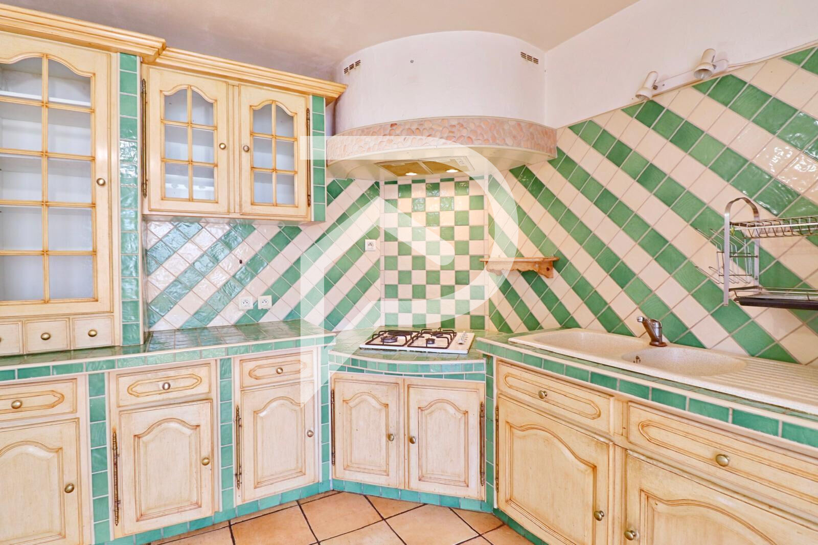 Photo APPARTEMENT TYPE 3 AVEC JARDIN PRIVATIF DEUX PLACES DE PARKING VINON SUR VERDON image 5/6