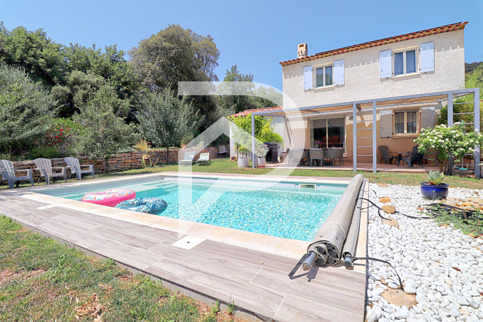VILLA TYPE 6 AVEC JARDIN PAYSAGE PISCINE CHAUFFEE GARAGE A GREOUX LES BAINS