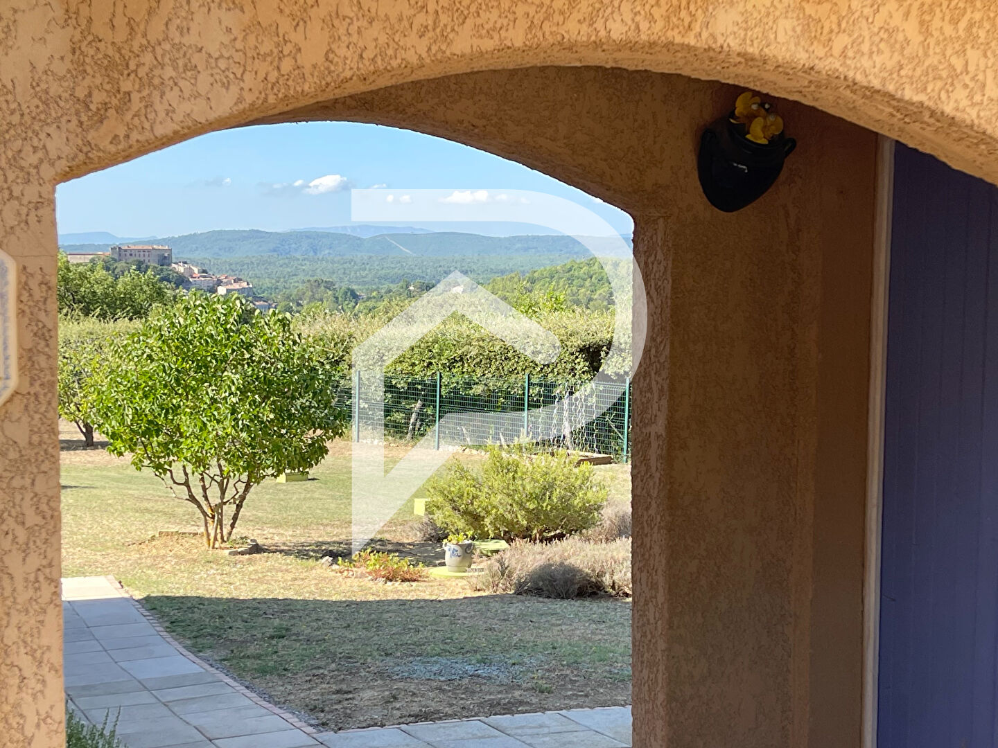 Photo VILLA T6 AU CALME AVEC PISCINE GARAGE VÉRANDA ET JARDIN DE 3000M2 image 2/6