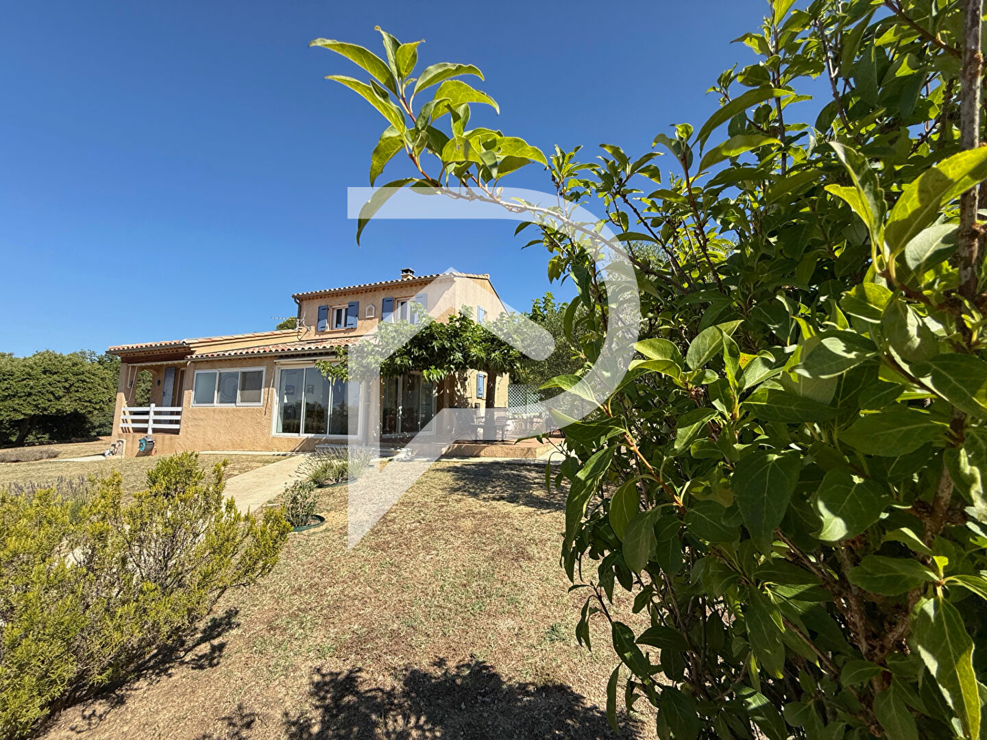 Photo VILLA T6 AU CALME AVEC PISCINE GARAGE VÉRANDA ET JARDIN DE 3000M2 image 5/6