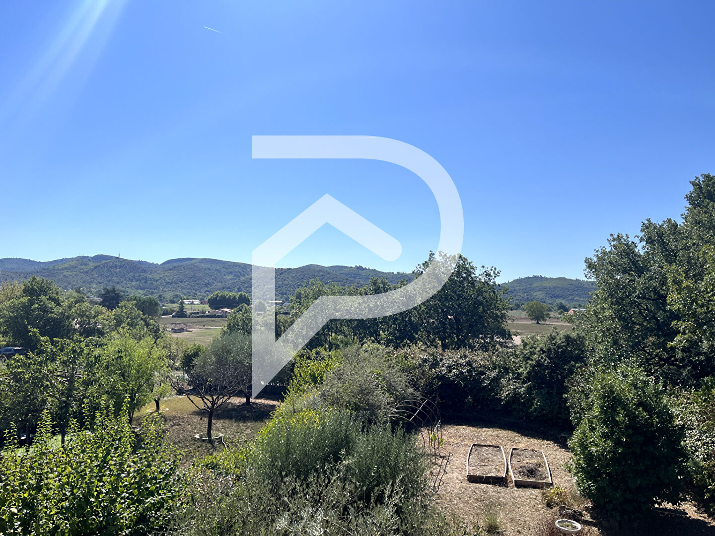 Photo VILLA TYPE 5 LUMINEUSE SANS VIS A VIS AVEC JARDIN ARBORE ET GARAGE image 2/6