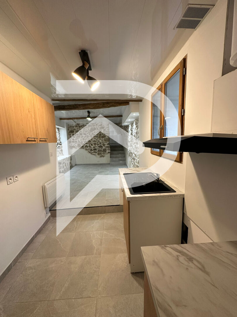 APPARTEMENT ATYPIQUE EN RDC DE 34M2 A GINASSERVIS PARKING A PROXIMITE