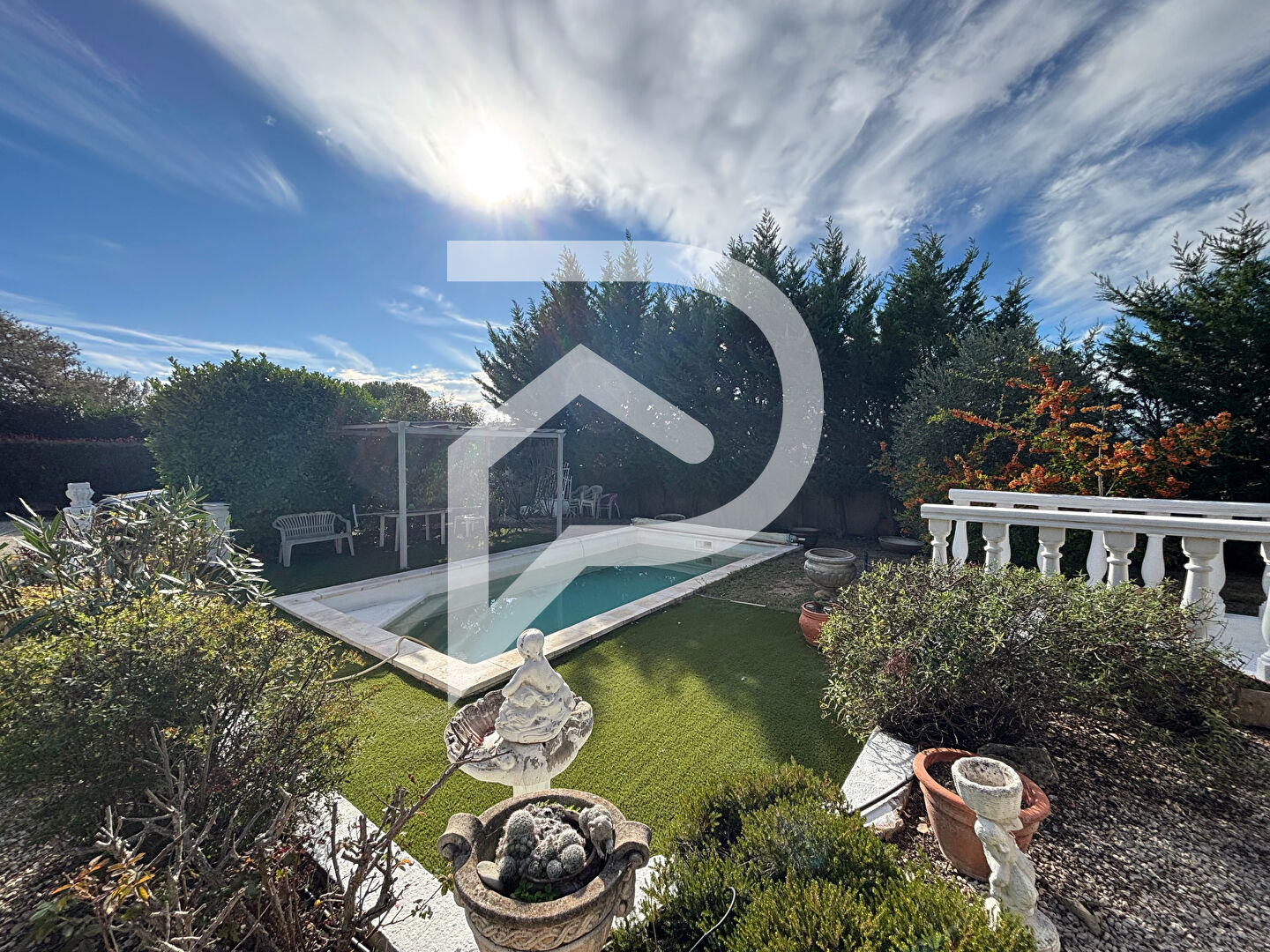 VILLA TYPE 7 AVEC PISCINE GARAGE DEPENDANCE SUR TERRAIN DE 1336M2