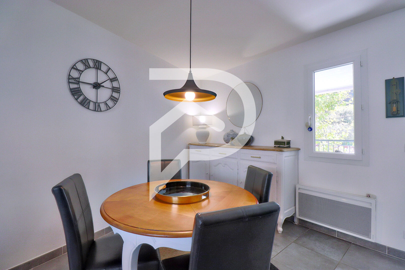 Photo MAISON RÉCENTE AVEC GARAGE TERRASSE ET EXTÉRIEUR image 2/6