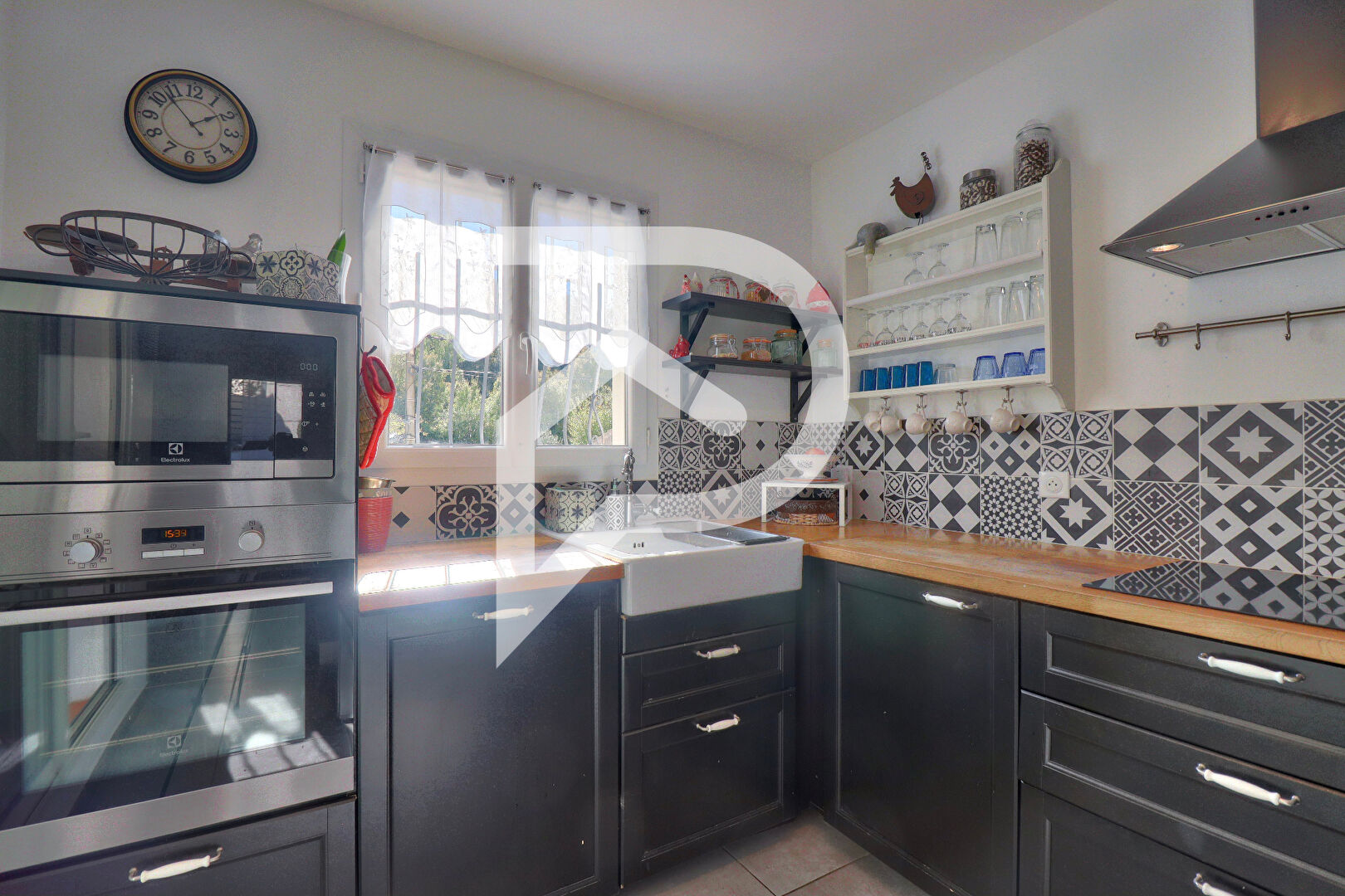 Photo MAISON RÉCENTE AVEC GARAGE TERRASSE ET EXTÉRIEUR image 3/6