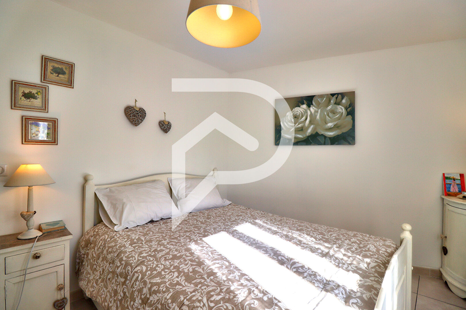 Photo MAISON RÉCENTE AVEC GARAGE TERRASSE ET EXTÉRIEUR image 6/6