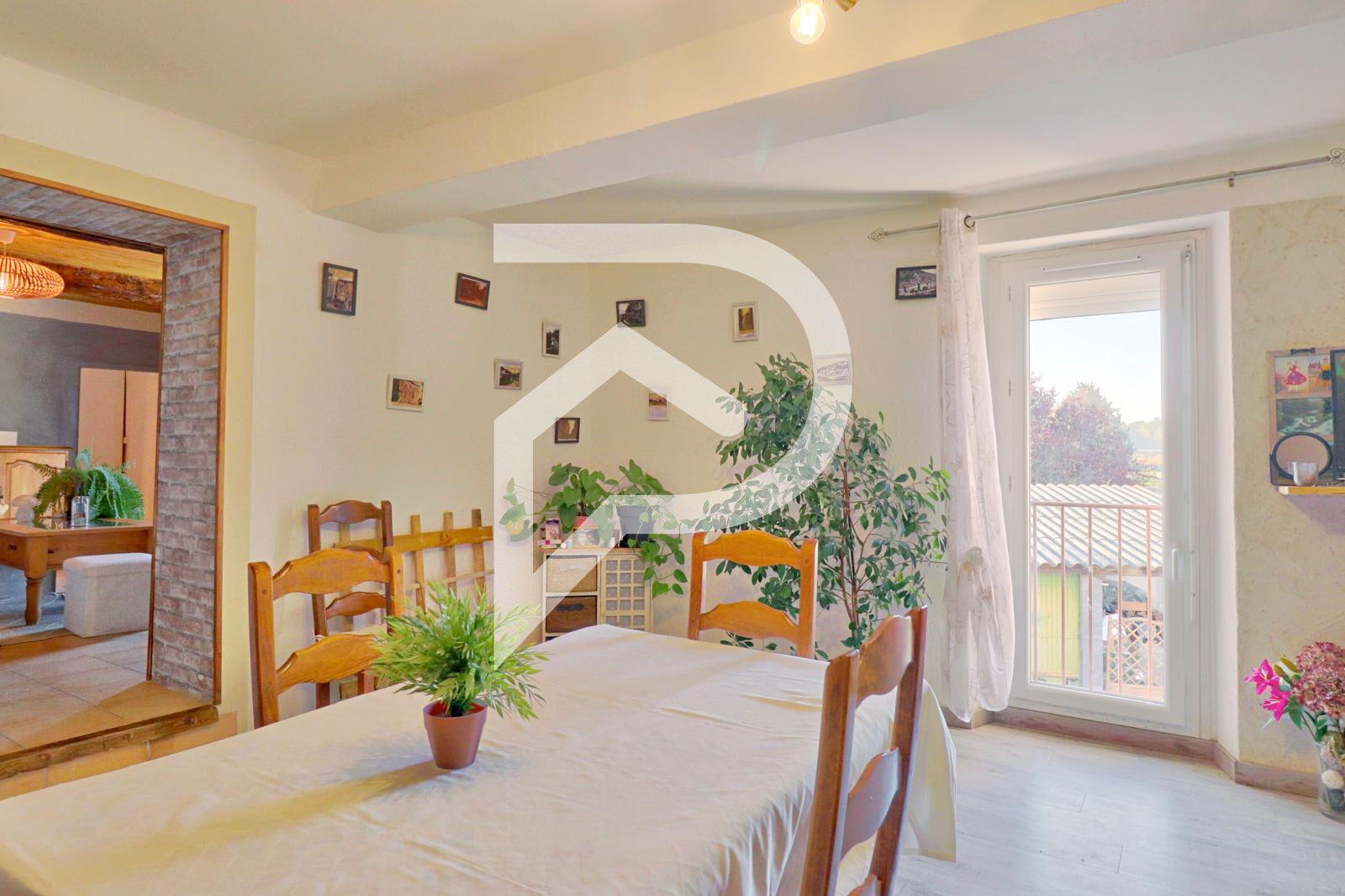 MAISON DE VILLAGE TYPE 4 DE 100M2 AU CALME AVEC GARAGE ET TERRASSE