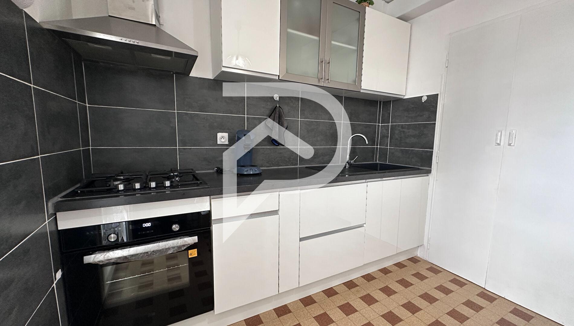 Photo APPARTEMENT TYPE 3 DE 58.01 m2 AVEC BALCONS GARAGE PLACE DE PARKING MANOSQUE image 2/6