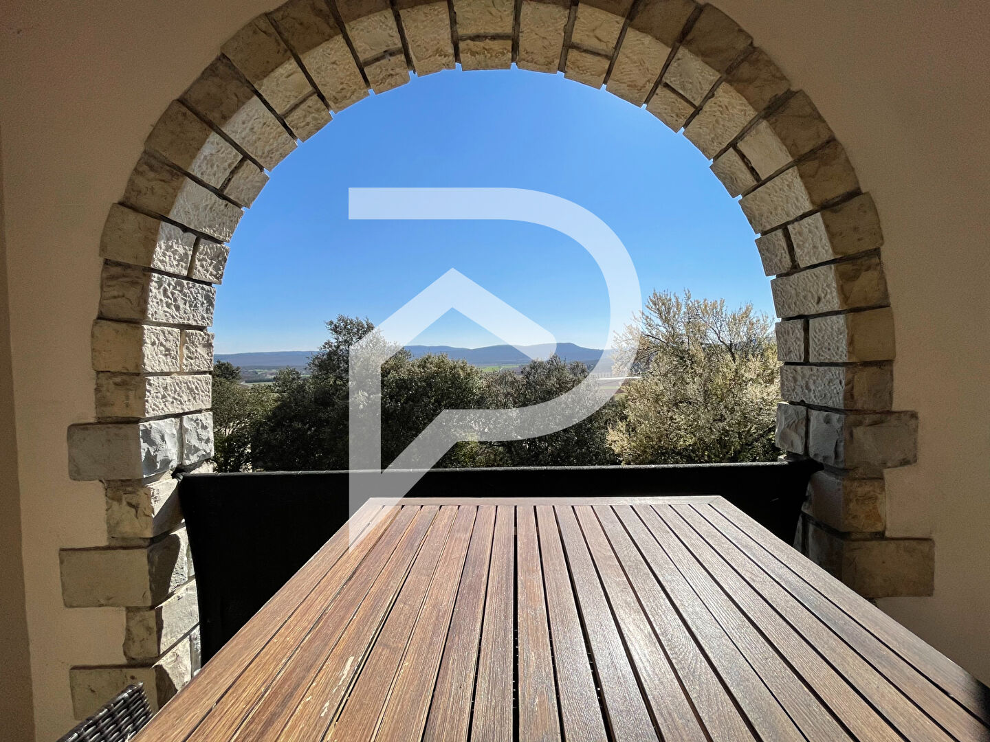 APPARTEMENT TYPE 2 DE 54.74M2 MEUBLÉ DANS BASTIDE AVEC TERRASSE JARDIN PRIVATIF DE 100M2 ET PARKING