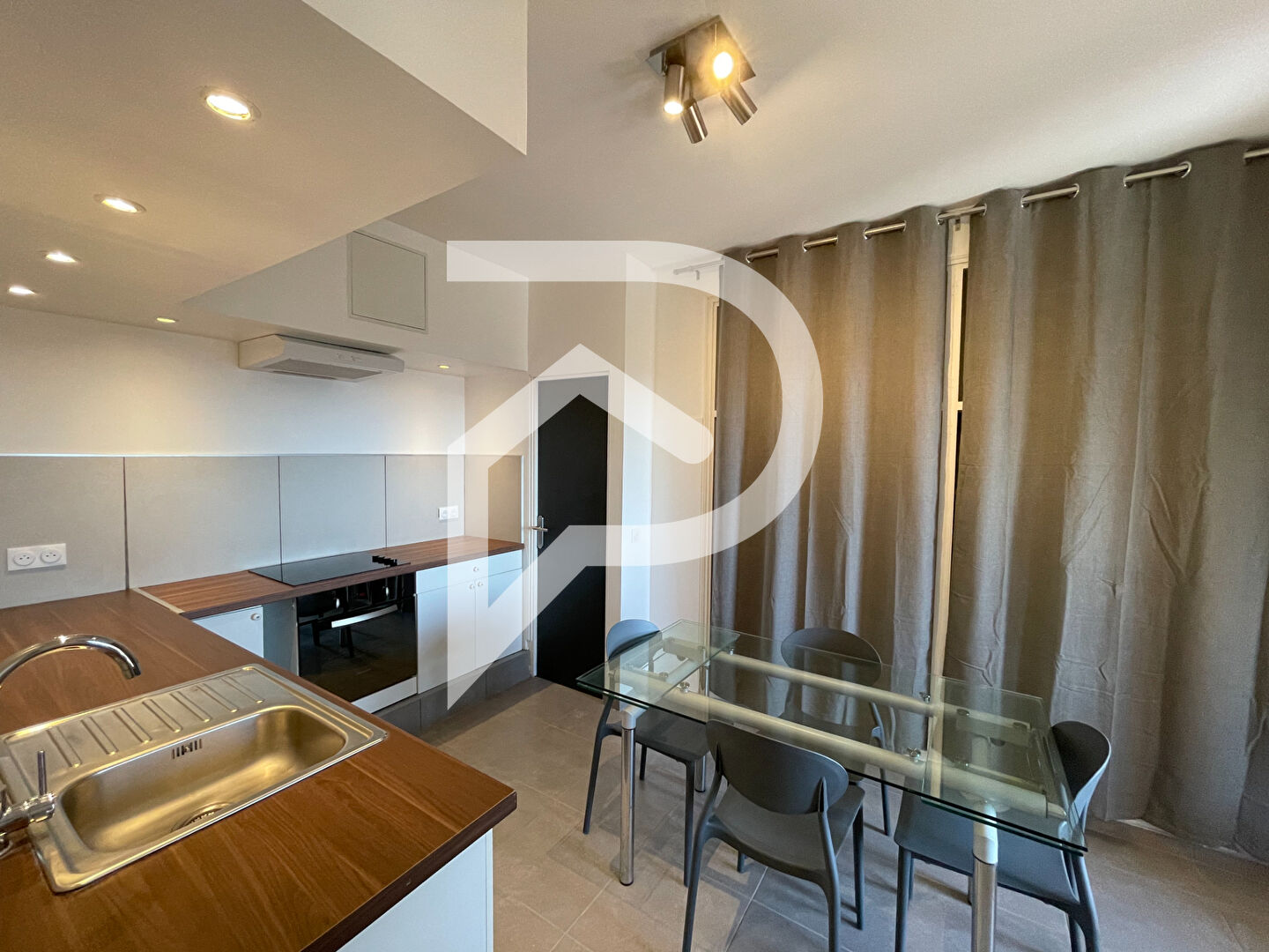 Photo APPARTEMENT TYPE 2 DE 54.74M2 MEUBLÉ DANS BASTIDE AVEC TERRASSE JARDIN PRIVATIF DE 100M2 ET PARKING image 2/6