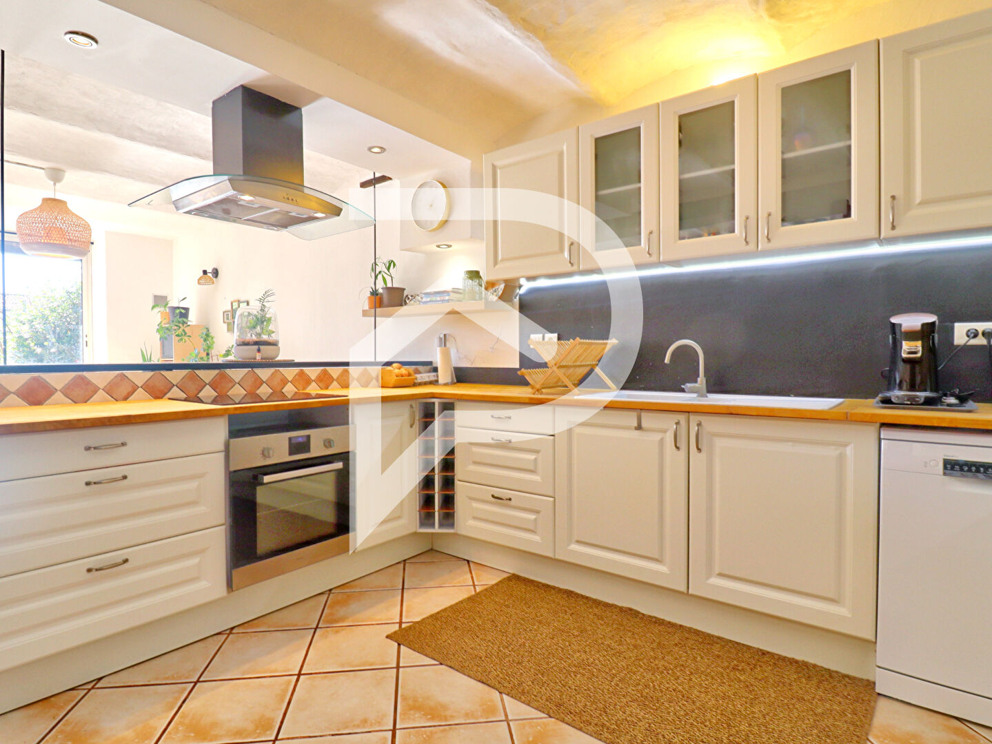 Photo MAISON DE VILLAGE TYPE 5 DE 166M2 RENOVEE AVEC JARDIN -LA BRILLANNE image 3/6