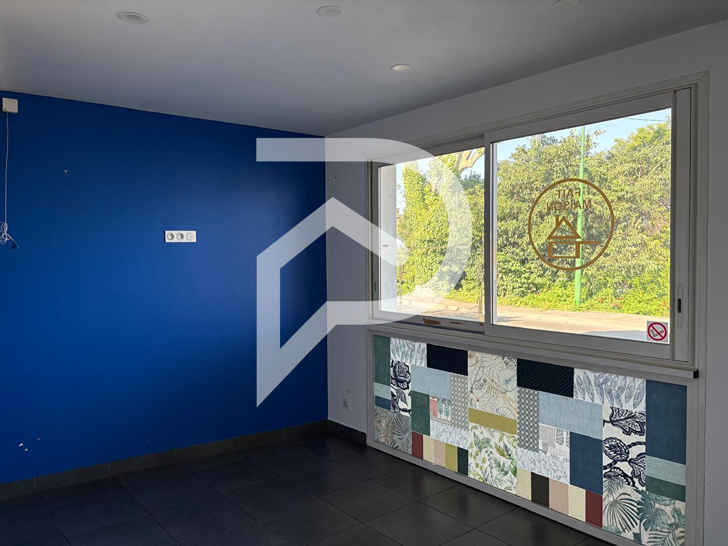 Photo VENTE MURS 80m2 POUR COMMERCE PAS DE BAIL EN COURS TERRASSE AXE PRINCIPAL VINON SUR VERDON image 2/6