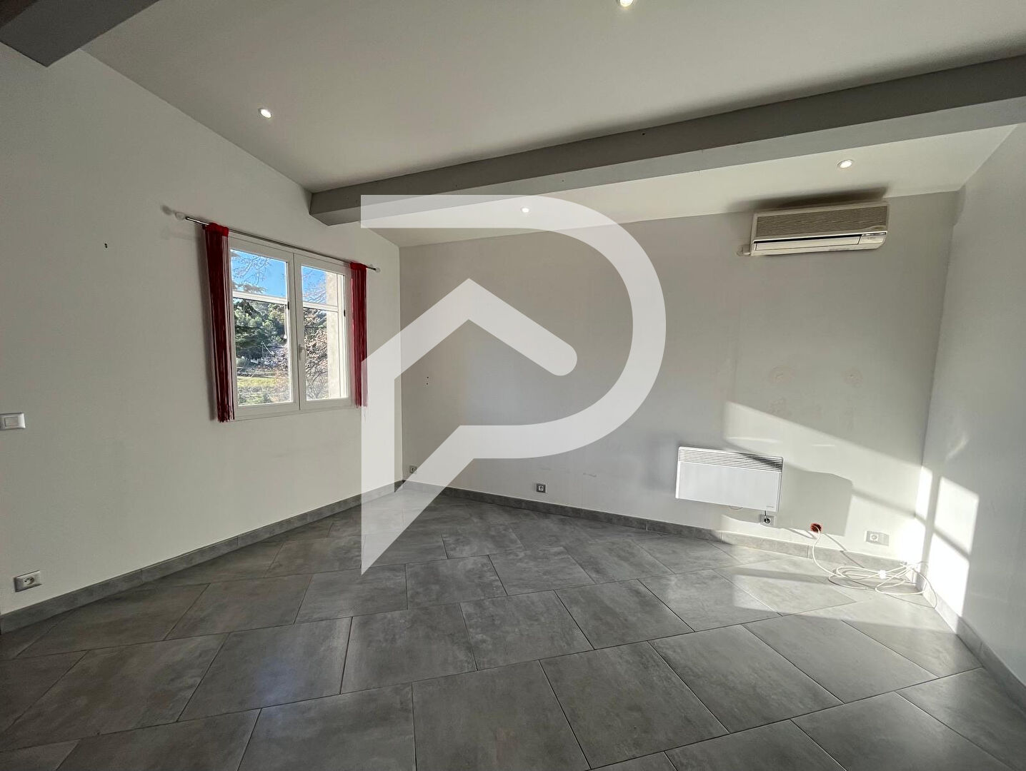 Photo APPARTEMENT T3 AVEC PISCINE, TERRASSE, JARDIN PRIVATIF, CLIMATISATION A RIANS image 6/6