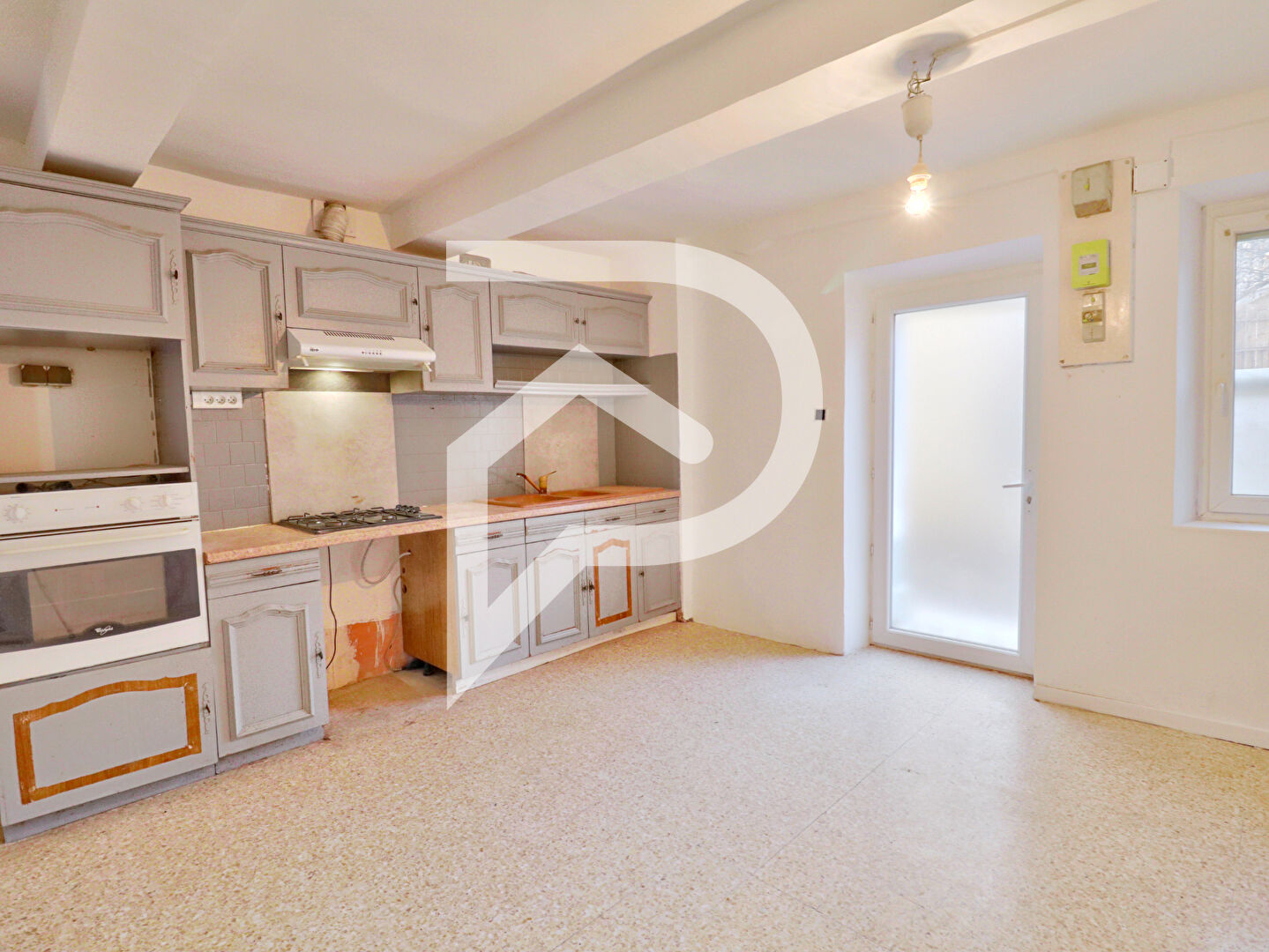 MAISON DE VILLAGE DE 83M² ENVIRON PROCHE DES COMMODITES SUR LA COMMUNE DE BEAUMONT-DE-PERTUIS