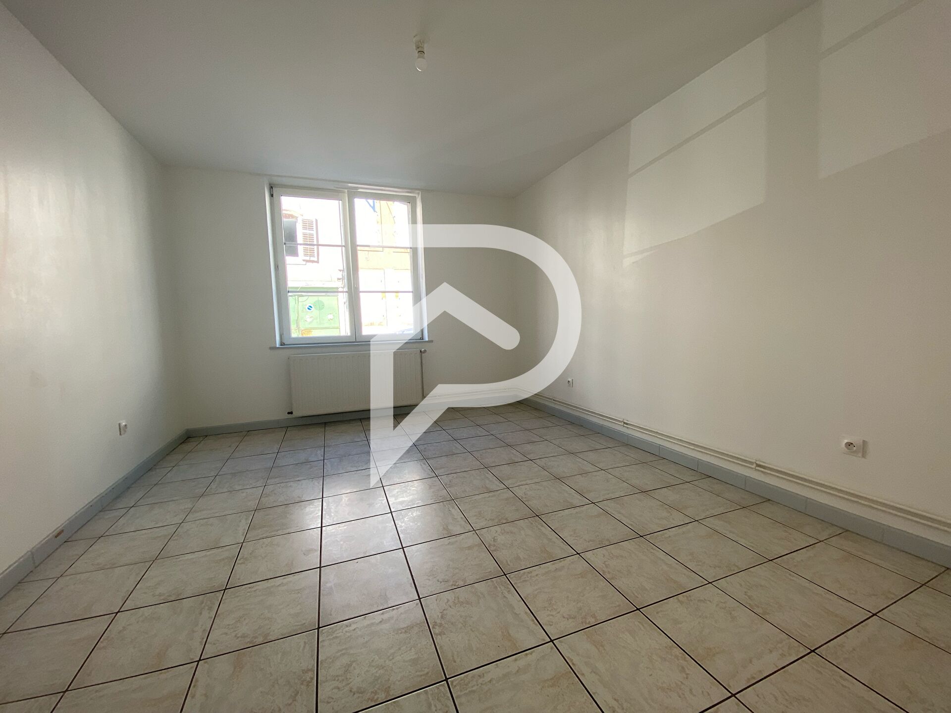 Photo LOCATION d'un appartement de 2 pièces (53 m²) à LUNEVILLE image 2/4