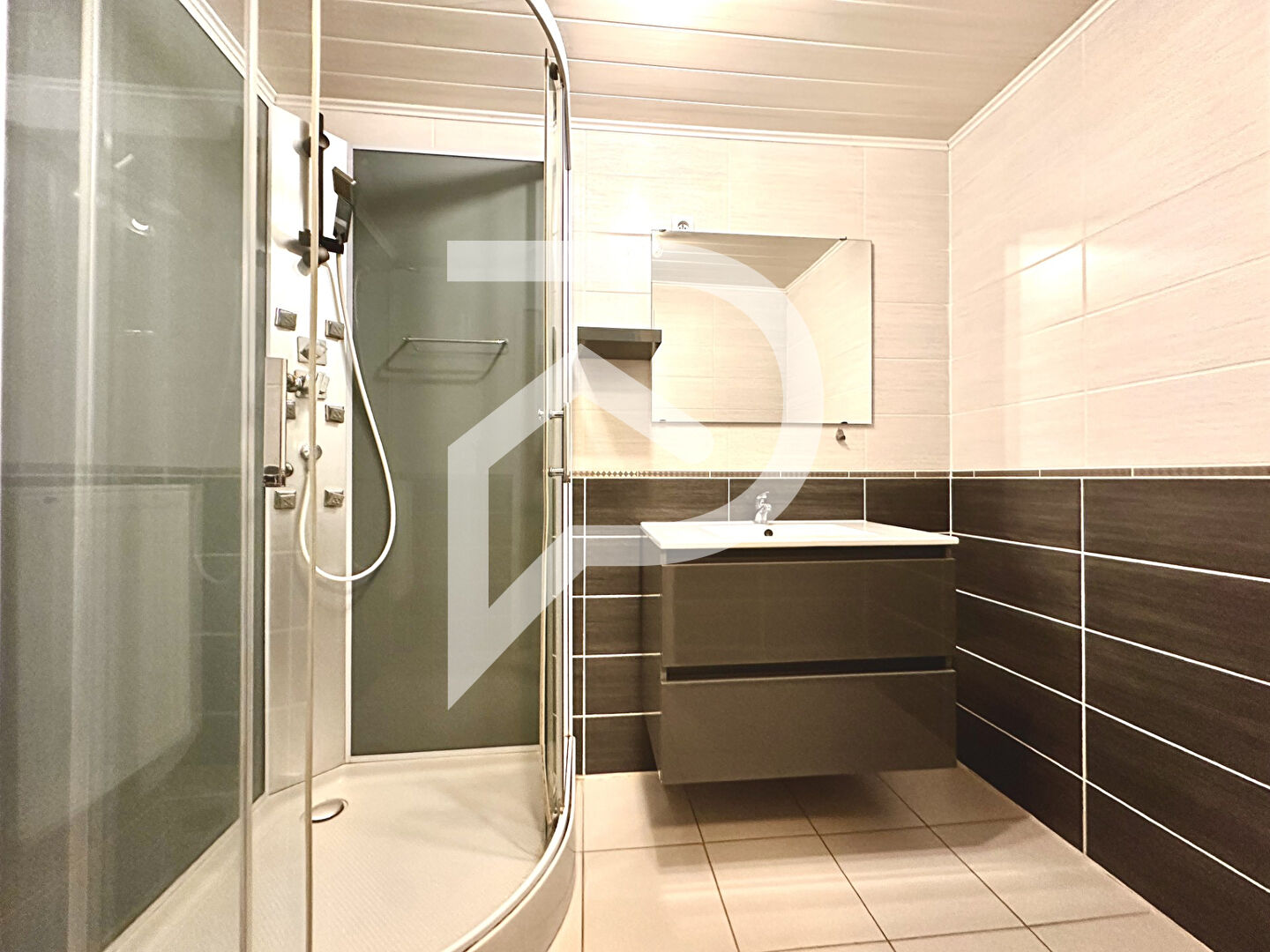 VENTE d'une maison T6 d'environ 235 m² à Moyen