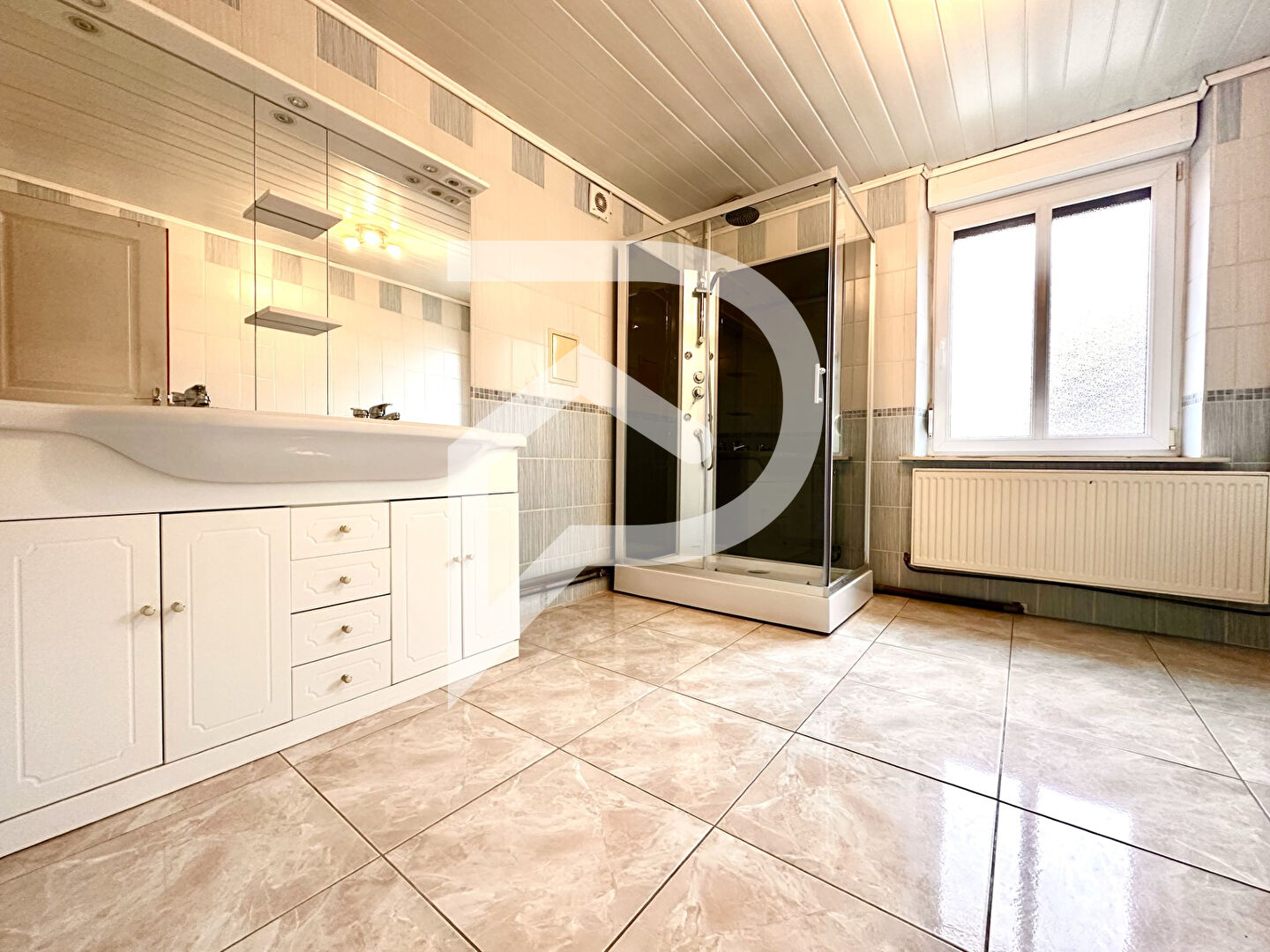 Photo VENTE d'une maison T6 d'environ 235 m² à Moyen image 2/6