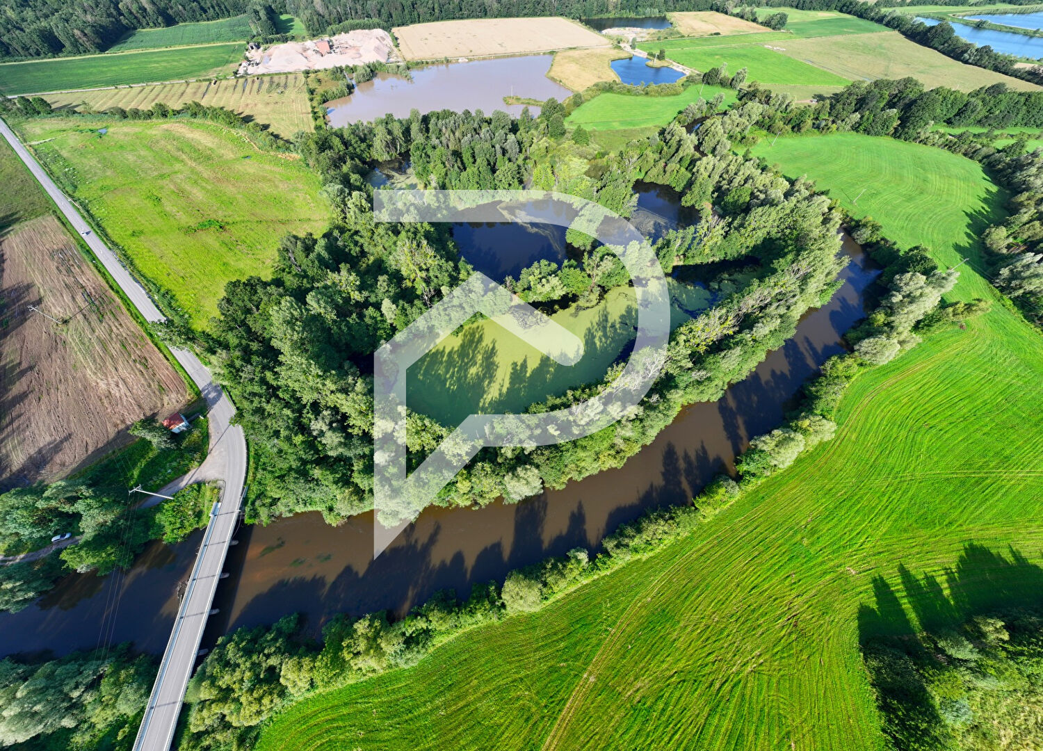 Photo À Vendre : Propriété avec Étangs, Abris de Jardin et box à chevaux image 2/3