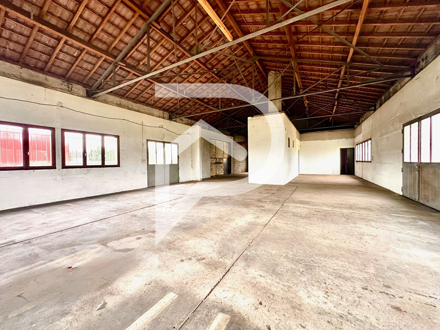 À vendre - local d'activité d'environ 184 m² à Chanteheux