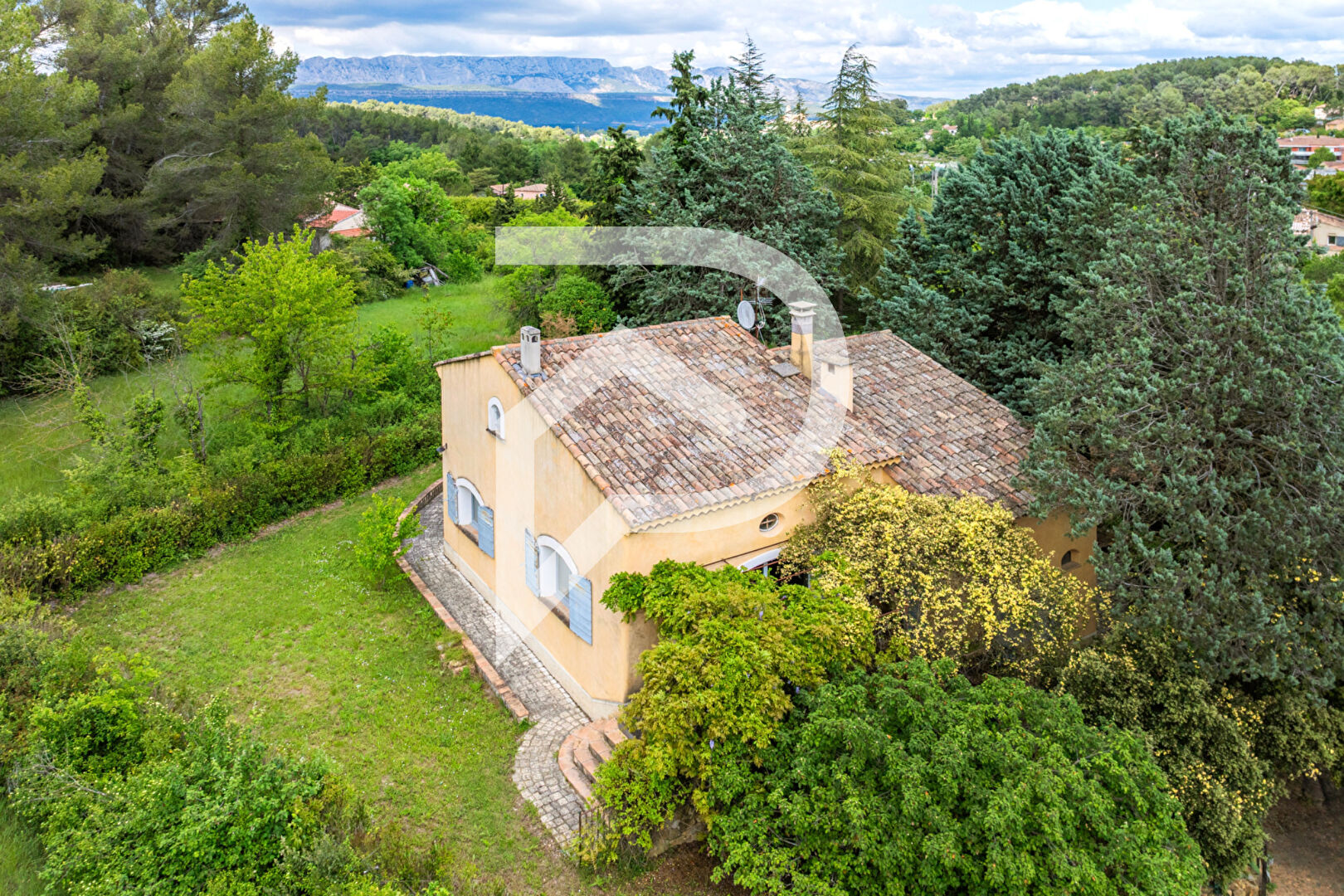 Photo Villa provençale Fuveau 6 pièces 200 m2 vue Sainte-Victoire avec piscine à débordement image 5/6