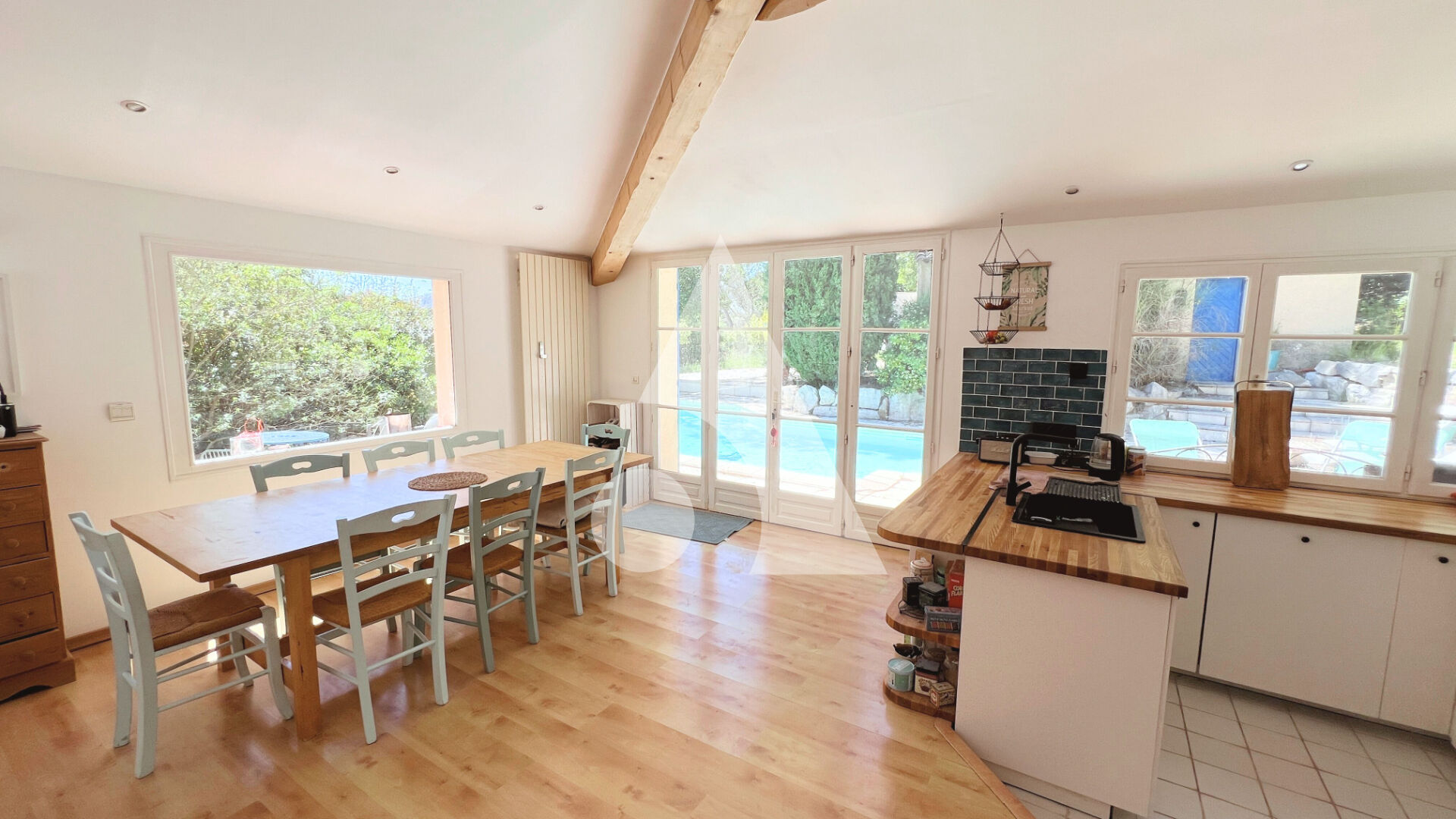 Belcodene, villa 6 pièces 140 m2 sur 1800m2.