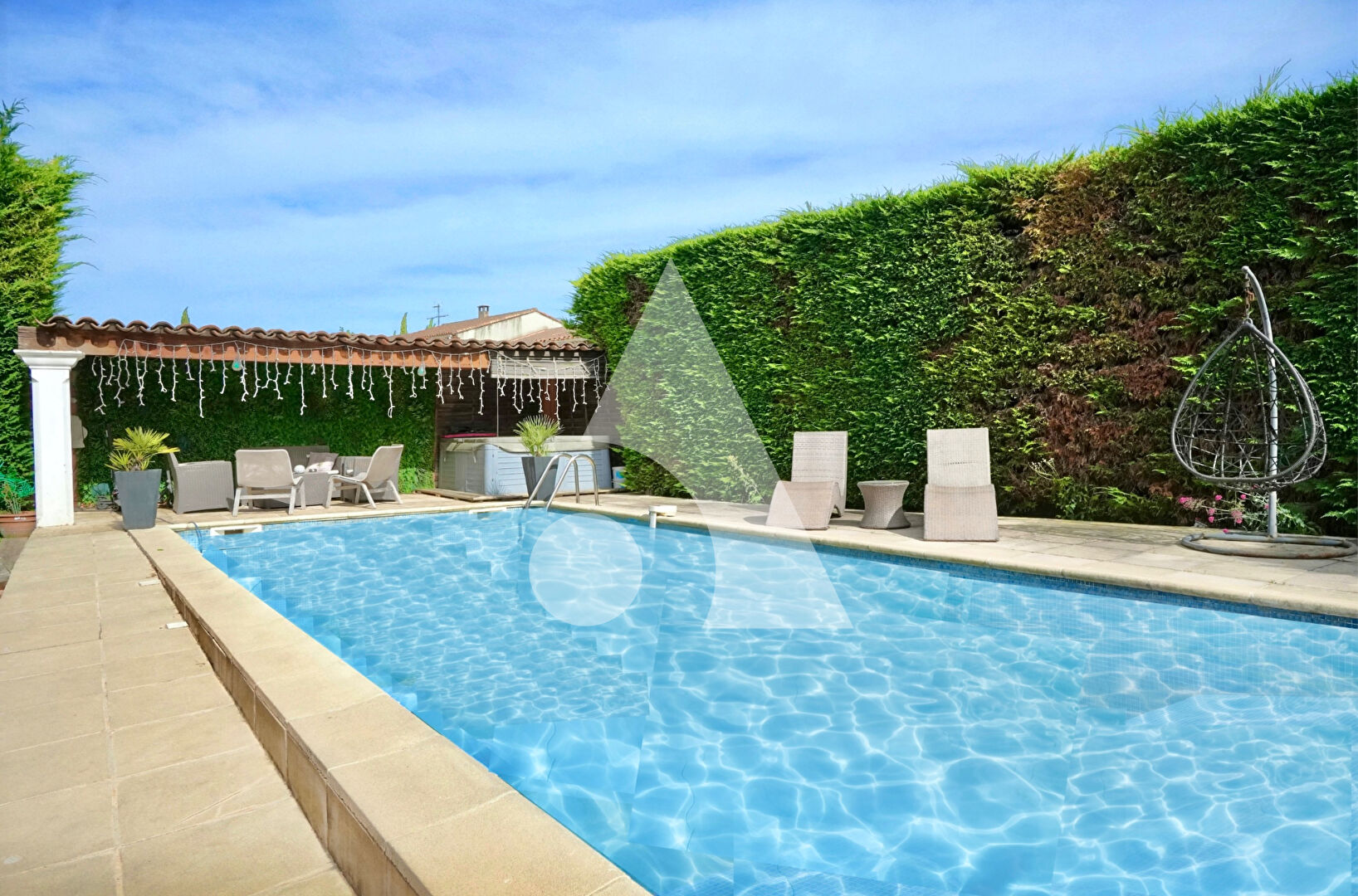 Charmante maison provençale sur Chateauneuf Le Rouge 5 pièces 140 m2 avec piscine et studio