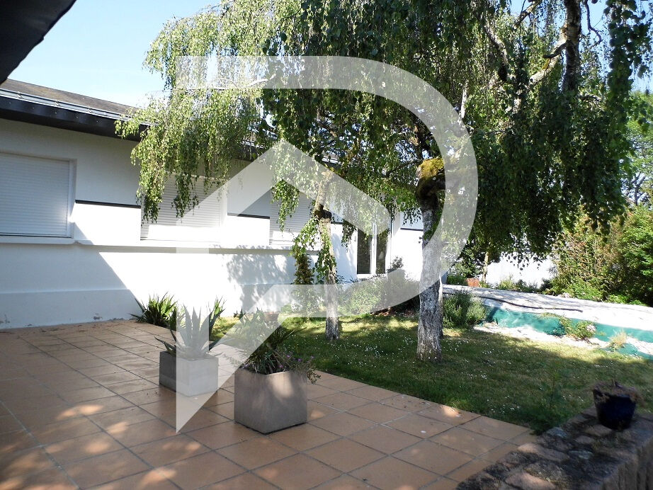 Maison  familiale Bournezeau 10 pièce(s) 229 m² + piscine