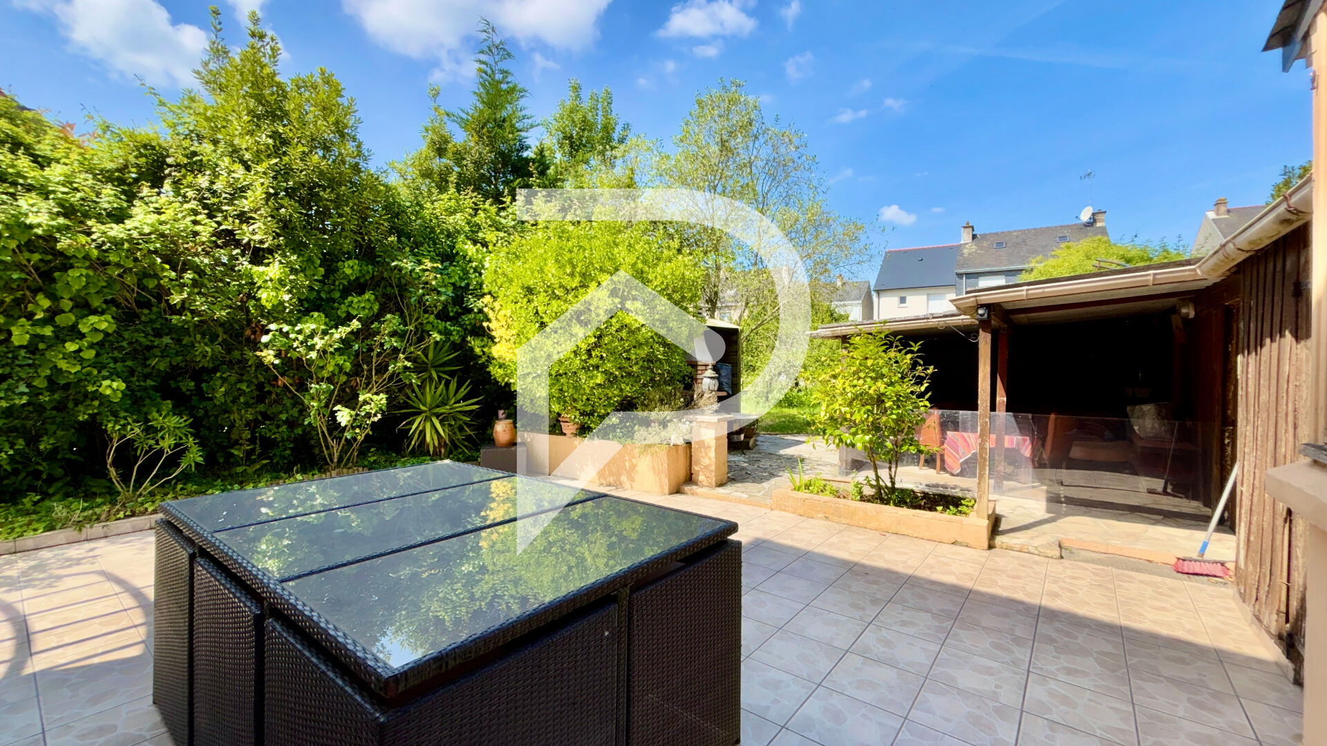 Photo Maison familiale de 83 m2 non mitoyenne avec jardin, garage et bureau ? Quartier Penhoët image 1/6