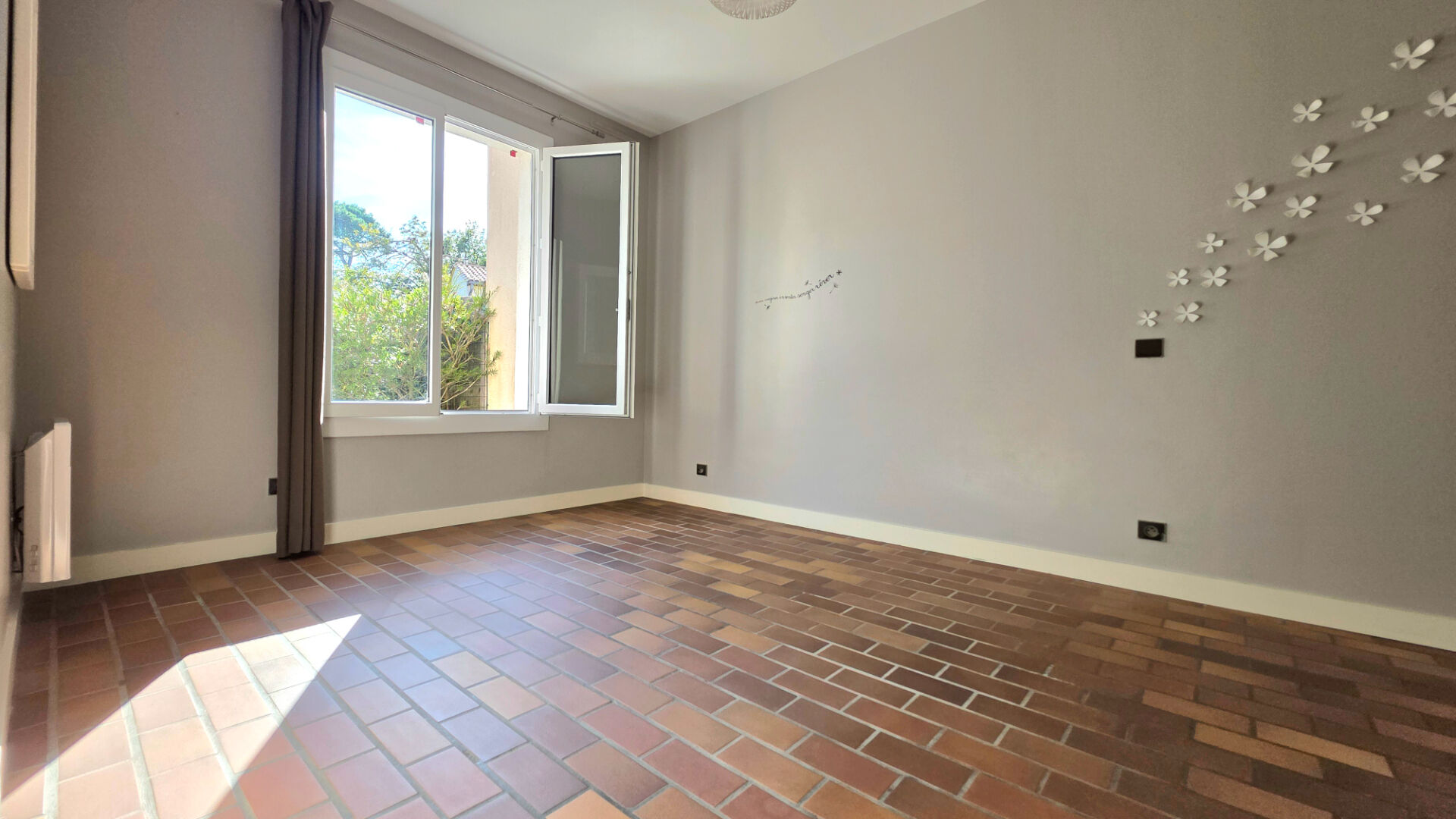 Photo Charmant T3 avec jardin privatif, à deux pas des commerces et de la plage image 3/6