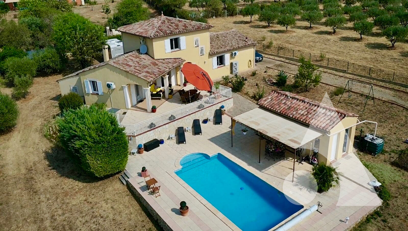 Villa de charme de 140 m² avec piscine, sur un terrain de 2 552 m²