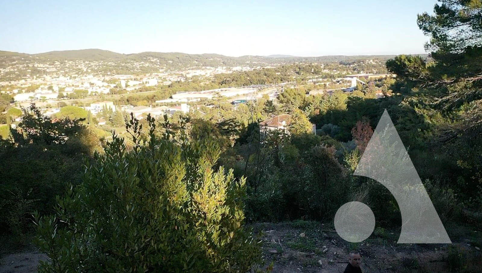 Photo Terrain Draguignan col de l'ange de 1.058 m² LOT A, pour une maison de158,7m², viabilités en bordures. image 5/6