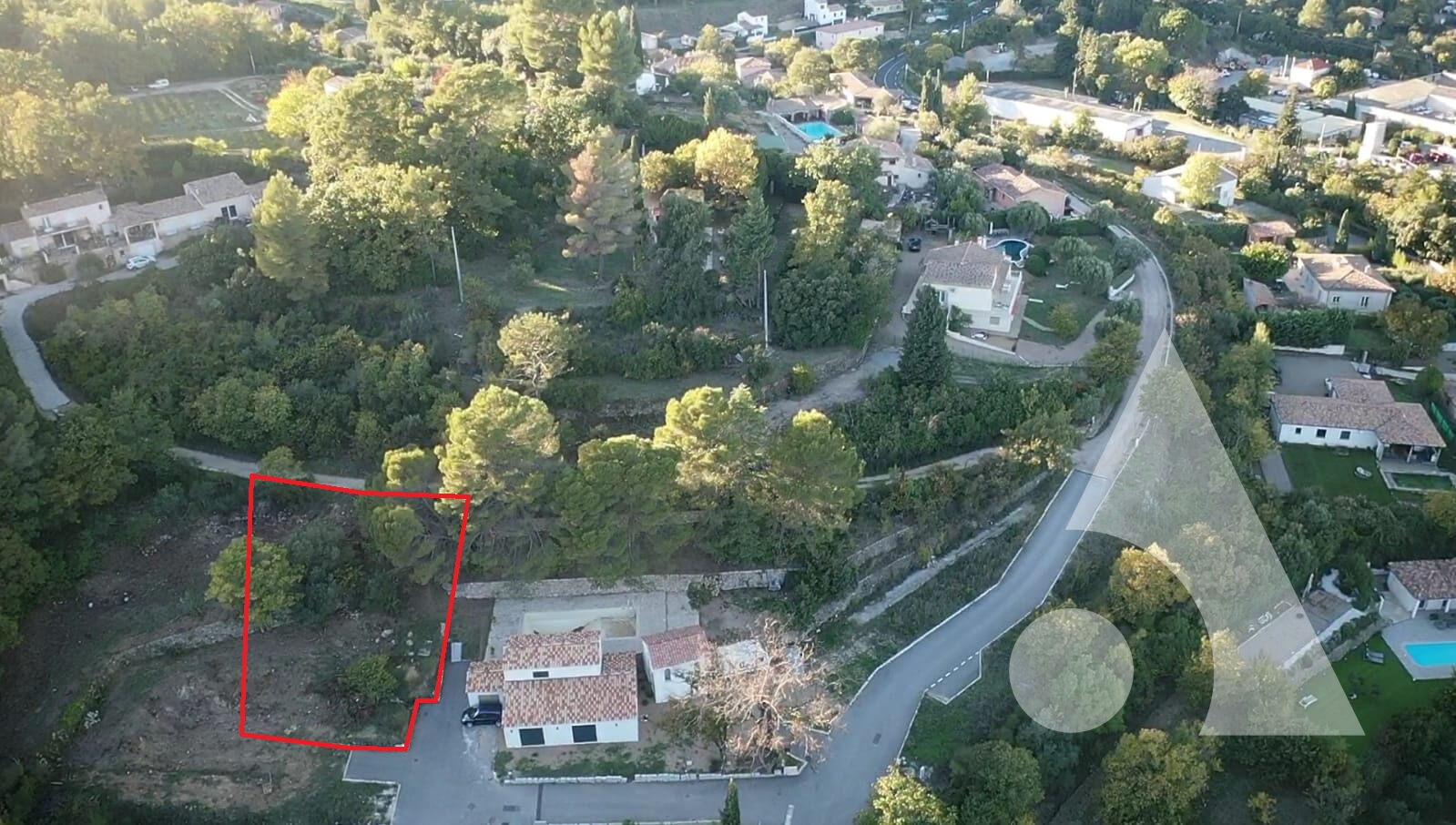 Terrain viabilisé à Draguignan , col de l'ange de 806 m² LOT 3, pour une maison de 120,9 m²,