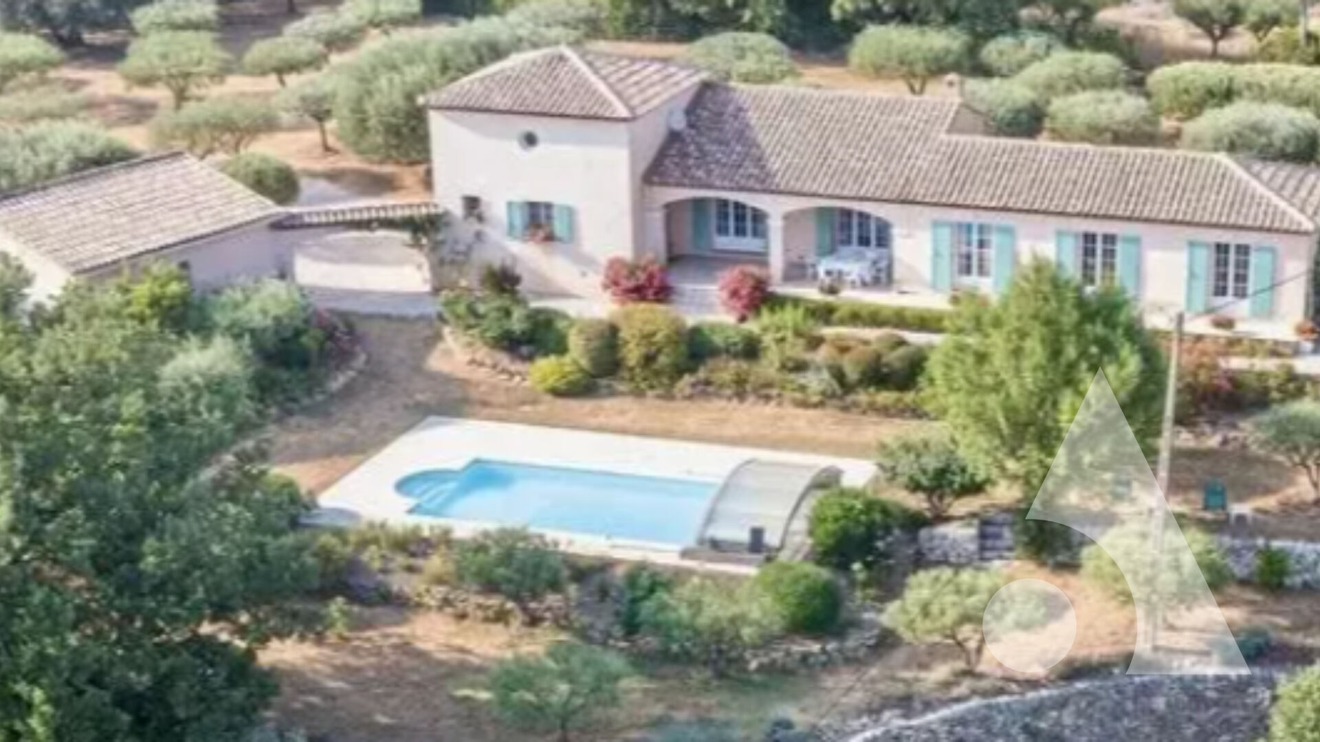 COTIGNAC - VILLA PROVENÇALE DE PLAIN-PIED - 142 m² - CADRE EXCEPTIONNEL 735.000