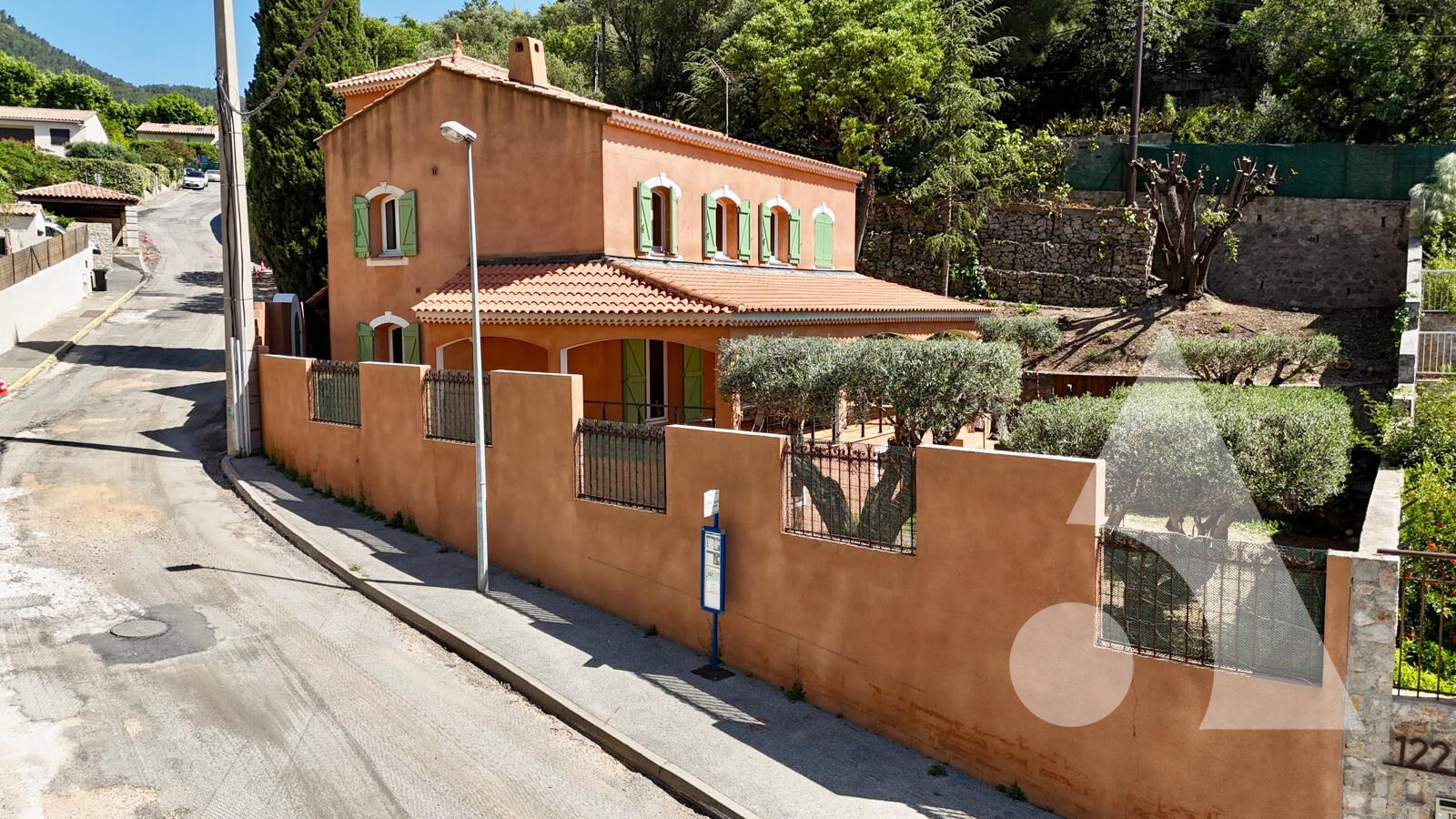 Maison Le Revest Les Eaux 7 pièce(s) 182 m²