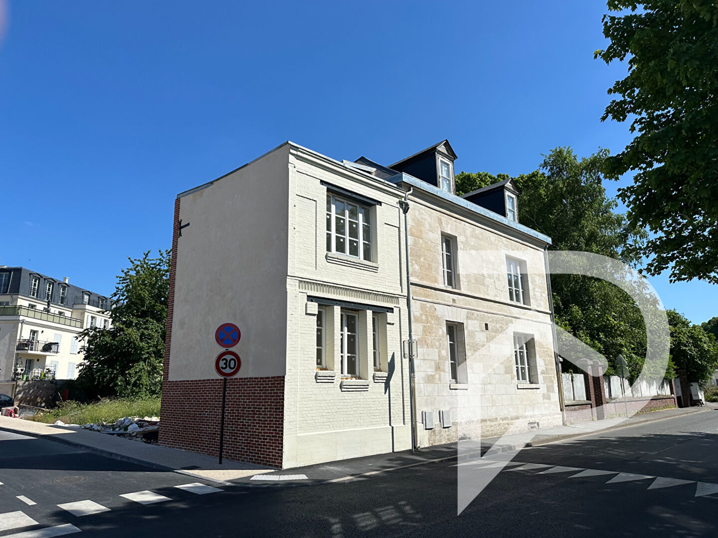 COMPIEGNE LOCAL COMMERCIAL / BUREAUX