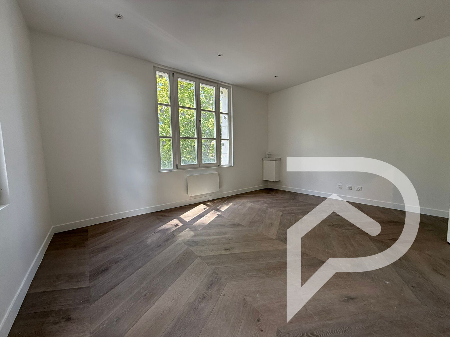 Photo COMPIEGNE LOCAL COMMERCIAL / BUREAUX image 2/6