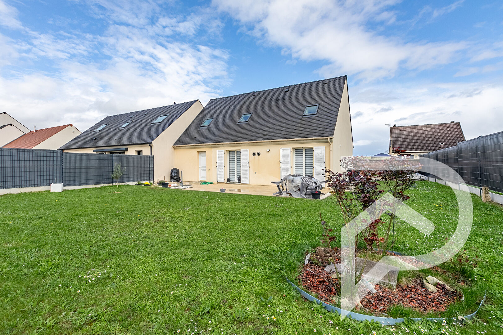 Photo Pavillon de 2019 secteur Estrées Saint Denis 5 pièce(s) 94 m2 image 1/6