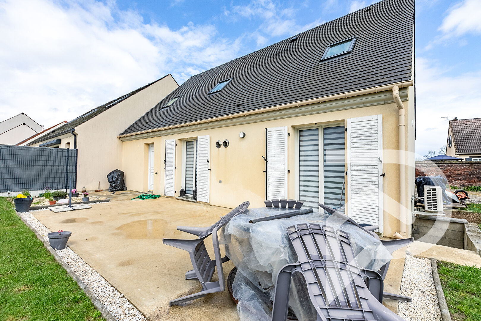 Photo Pavillon de 2019 secteur Estrées Saint Denis 5 pièce(s) 94 m2 image 2/6