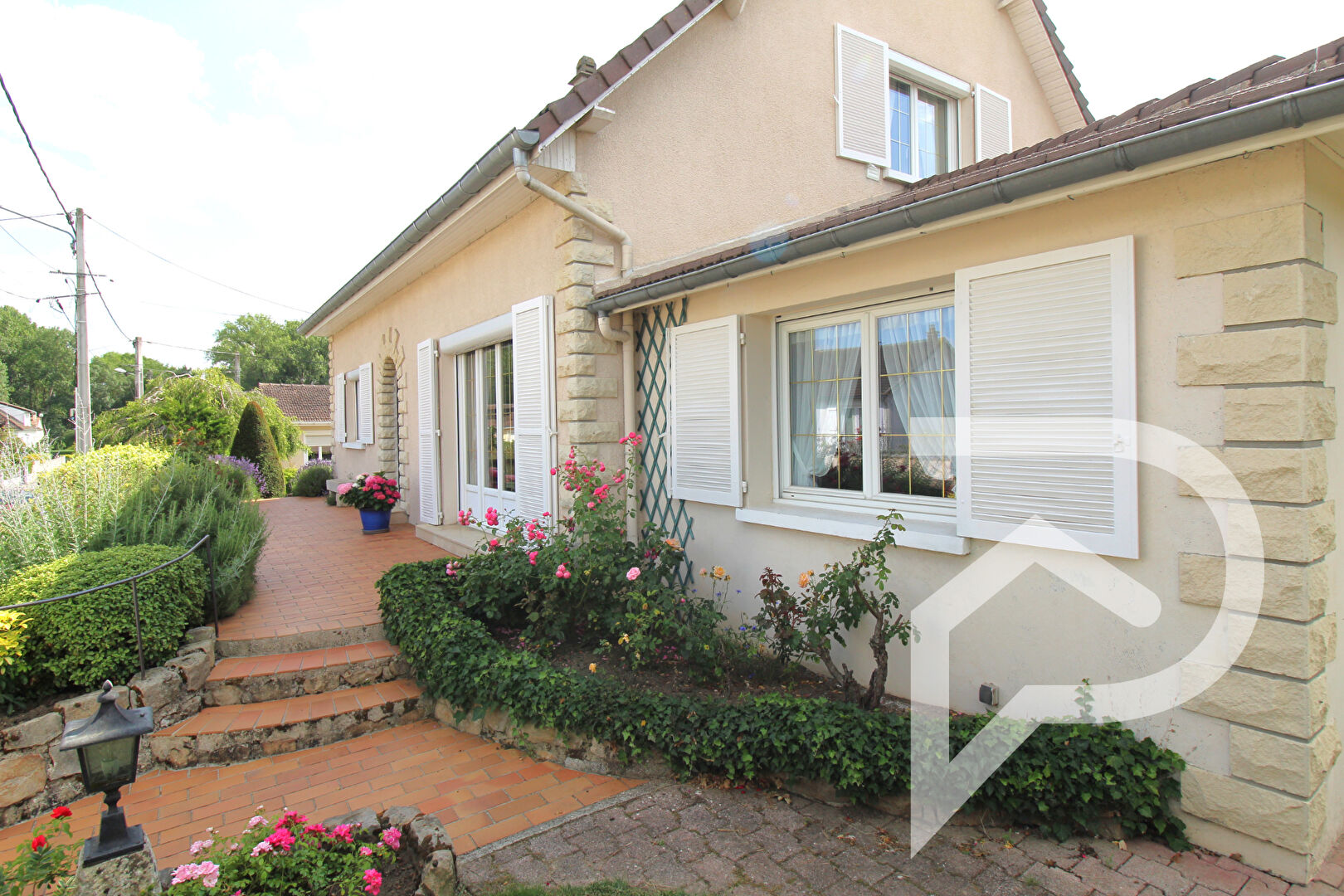 Photo Maison Chevrières 8 pièce(s) 167 m2 image 3/6